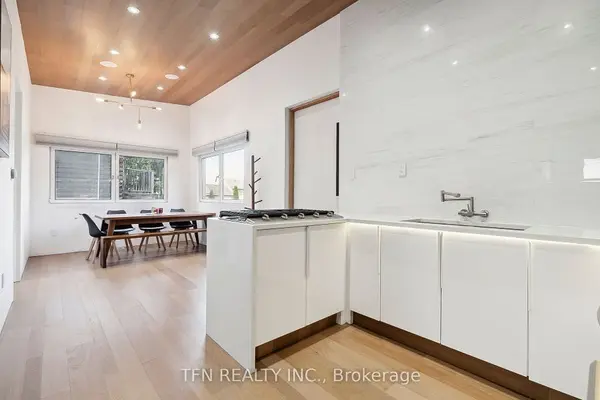 12 Schooner LN, Tay, ON L0K 2C0