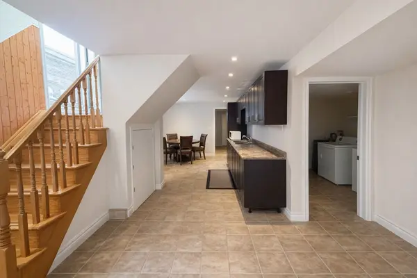 1602 Coram CRES #Lower, Mississauga, ON L4X 1K9