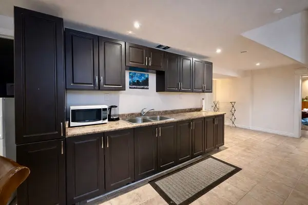 1602 Coram CRES #Lower, Mississauga, ON L4X 1K9