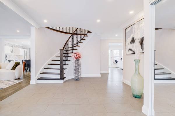 1320 Monmouth DR, Burlington, ON L7P 3J6