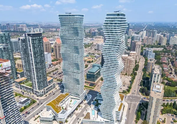 3900 Confederation Pkwy #2711, Mississauga, ON L5B 0M3