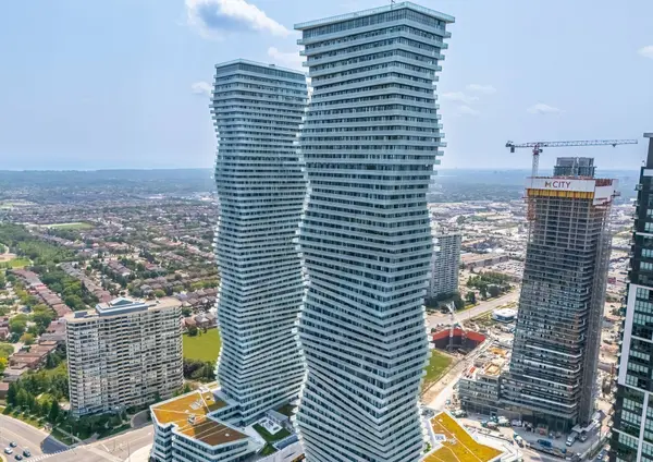 3900 Confederation Pkwy #2711, Mississauga, ON L5B 0M3