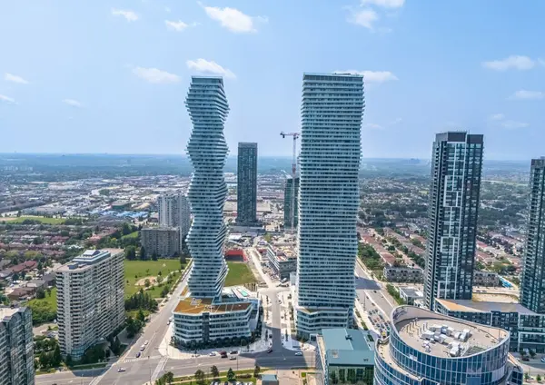 3900 Confederation Pkwy #2711, Mississauga, ON L5B 0M3