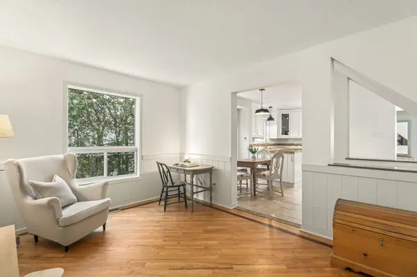 77 Armagh WAY, Barrhaven, ON K2J 4C1