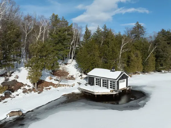 1025 Long Point RD, Lake Of Bays, ON P0A 1H0