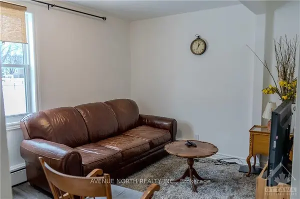 216 Hannah ST, Vanier And Kingsview Park, ON K1L 7M8