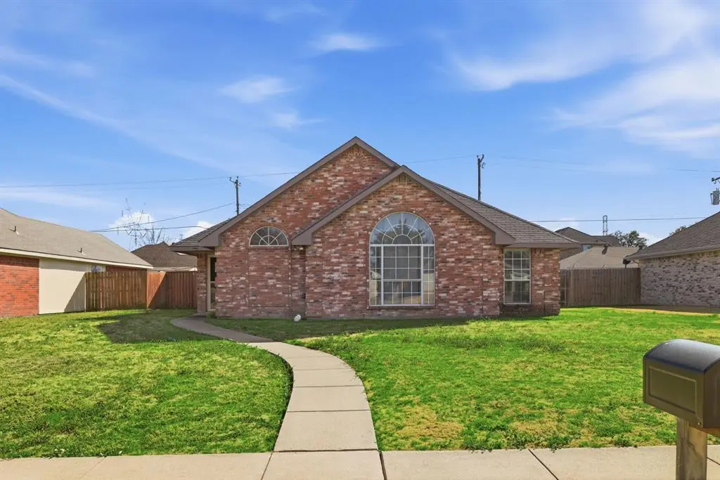 1302 Old Knoll Drive, Wylie, TX 75098