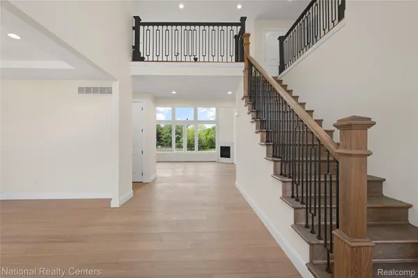 5245 BUELL DR, Commerce Charter Township, MI 48382