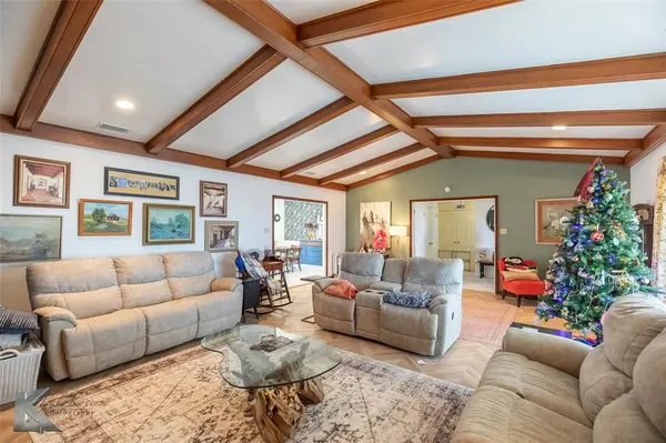 1806 Country Club Drive, Sweetwater, TX 79556