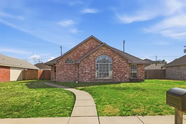 1302 Old Knoll Drive, Wylie, TX 75098