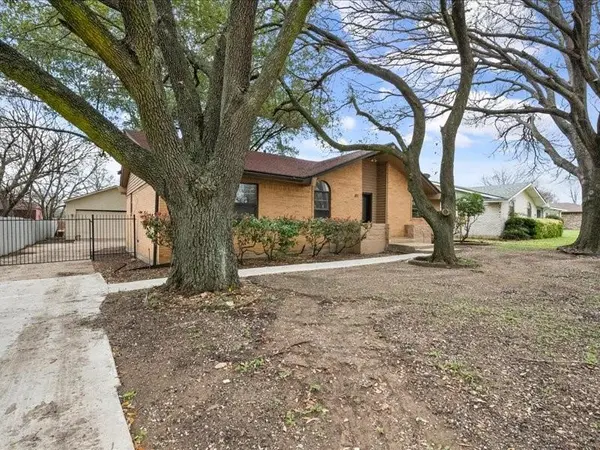 811 Green Pastures Drive, Cedar Hill, TX 75104