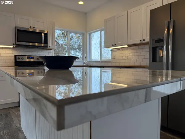 Bend, OR 97702,61142 BROOKHOLLOW DR