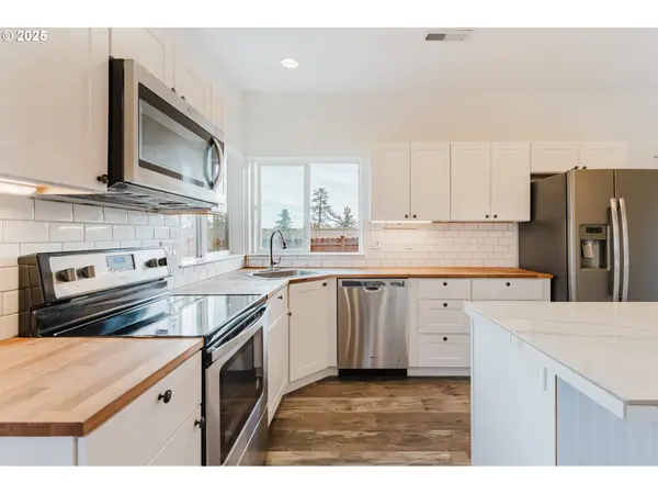 61142 BROOKHOLLOW DR, Bend, OR 97702