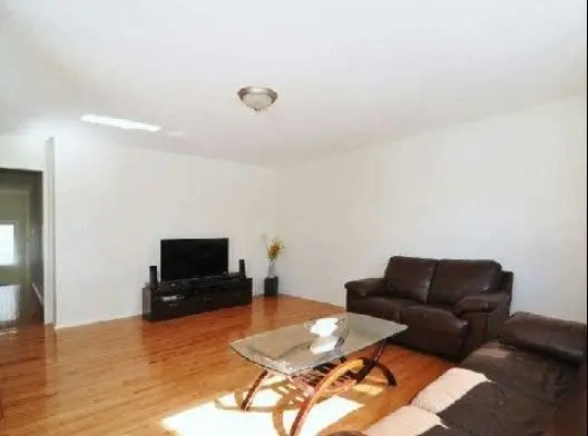 9 Barnham ST, Ajax, ON L1Z 0M5