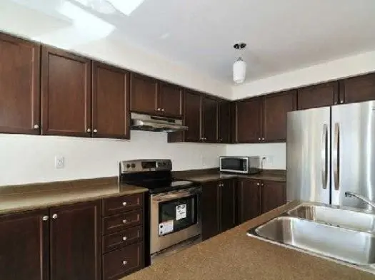 9 Barnham ST, Ajax, ON L1Z 0M5