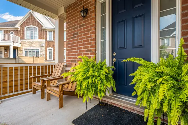 89 Maple Fields CIR, Aurora, ON L4G 3X7