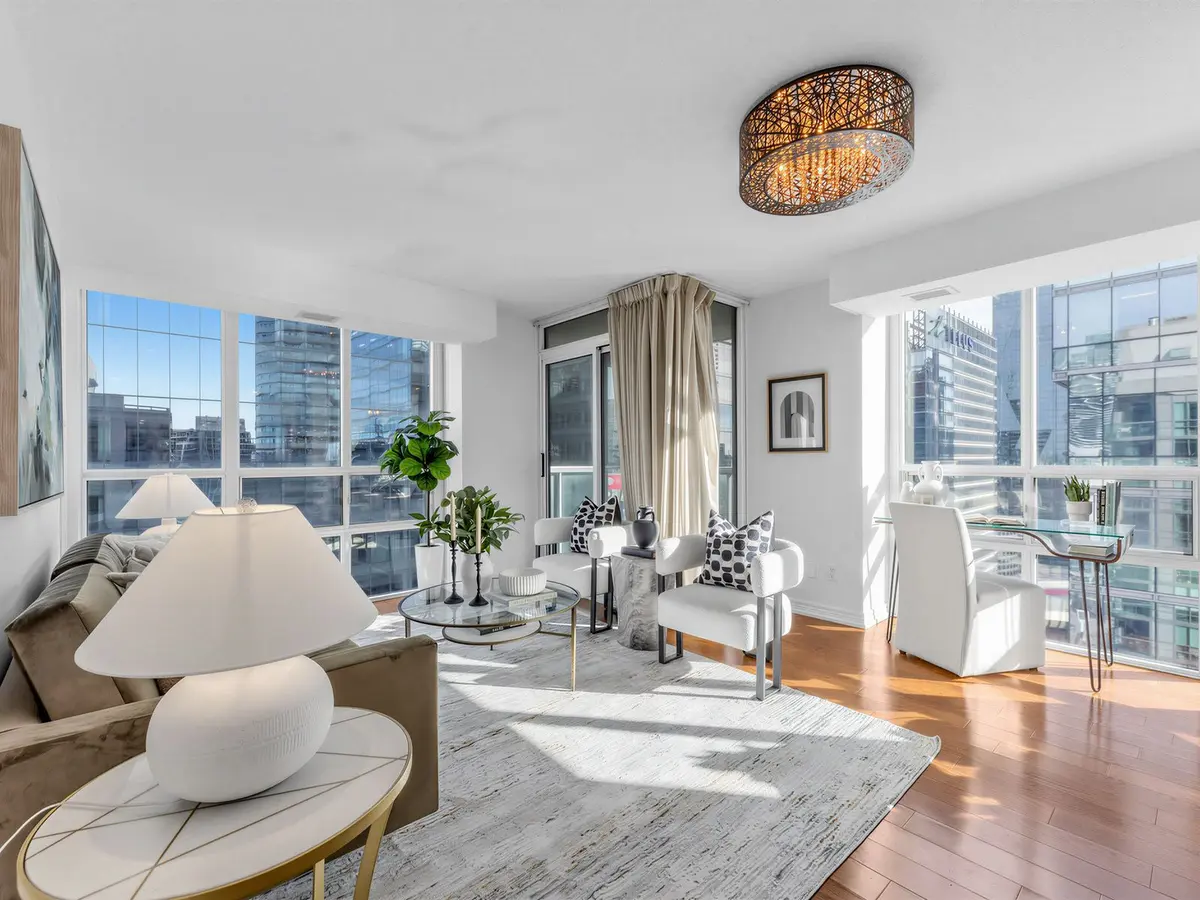 30 Grand Trunk CRES #3906, Toronto C01, ON M5J 3A4