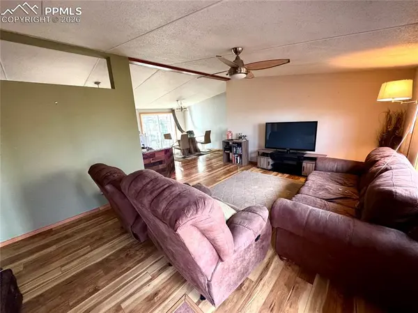 690 Meadow LN, Palmer Lake, CO 80133