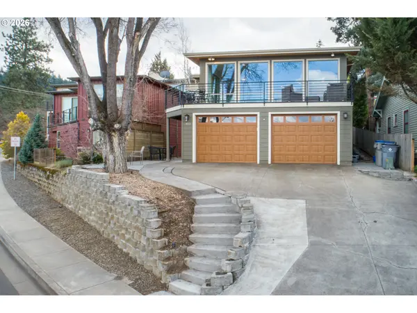 Hood River, OR 97031,402 Bluff RD