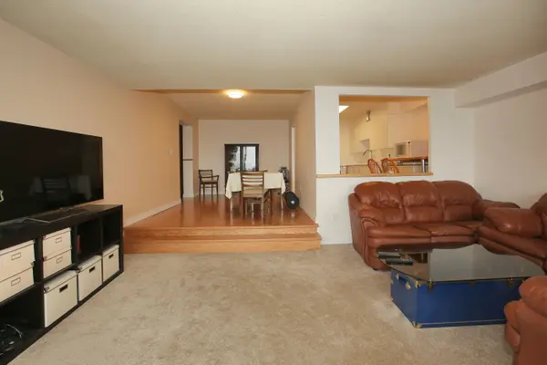 260 Scarlett RD #1605, Toronto W03, ON M6N 4X6