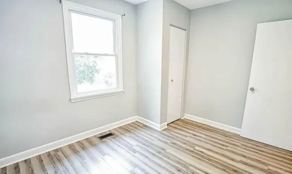 124 Mcmurchy AVE S #MAIN, Brampton, ON L6Y 1Y9