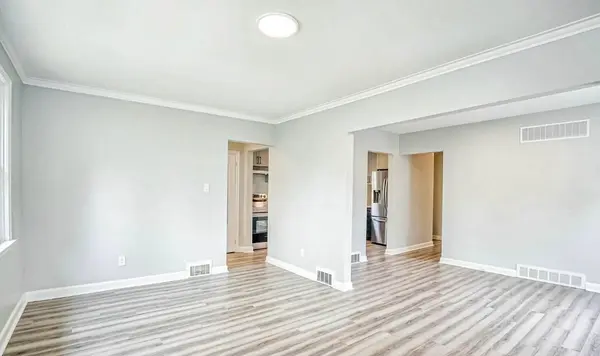 124 Mcmurchy AVE S #MAIN, Brampton, ON L6Y 1Y9