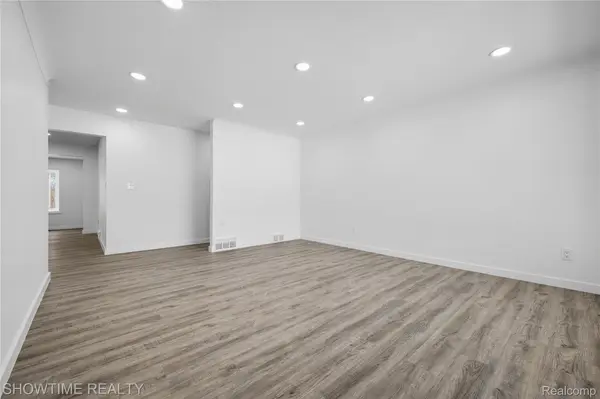 11248 Forrer DR, Sterling Heights, MI 48312