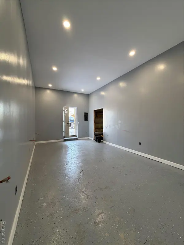 7647 Joy RD, Detroit, MI 48204