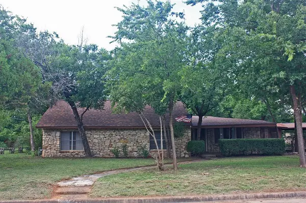 305 Bryan Street, Glen Rose, TX 76043