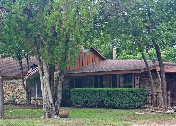 305 Bryan Street, Glen Rose, TX 76043