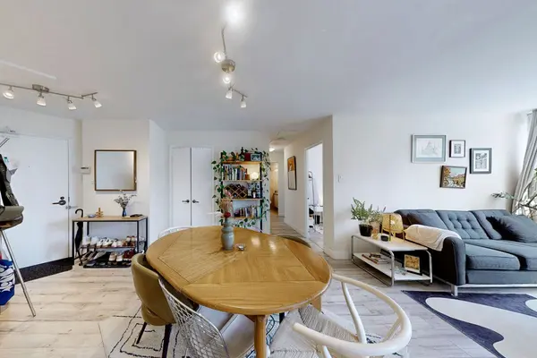 25 Maitland ST #1212, Toronto C08, ON M4Y 2W1