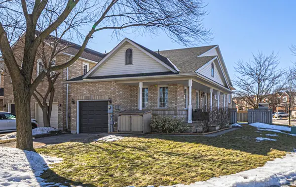 66 Booth CRES, Ajax, ON L1Z 1H8