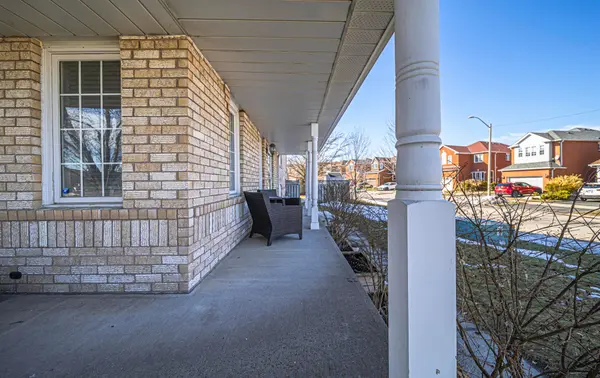 66 Booth CRES, Ajax, ON L1Z 1H8