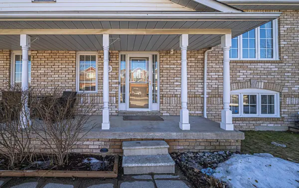 66 Booth CRES, Ajax, ON L1Z 1H8