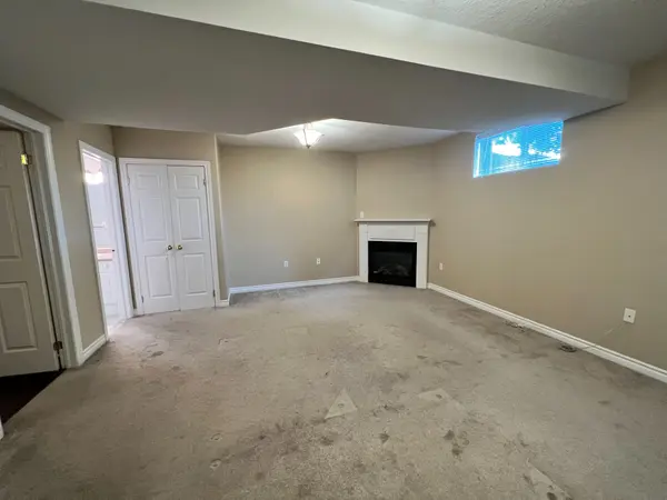 209 Dunsmore LN #Lower, Barrie, ON L4M 6Z8