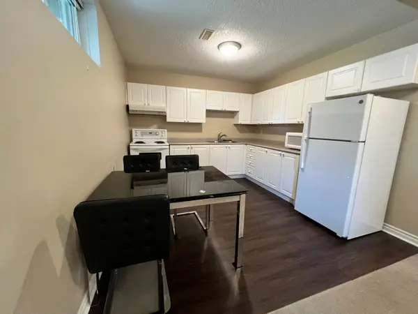 209 Dunsmore LN #Lower, Barrie, ON L4M 6Z8