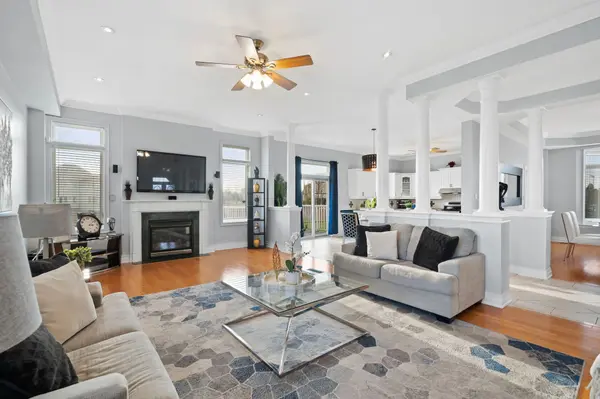 5 Farina DR, Brampton, ON L6P 0E3