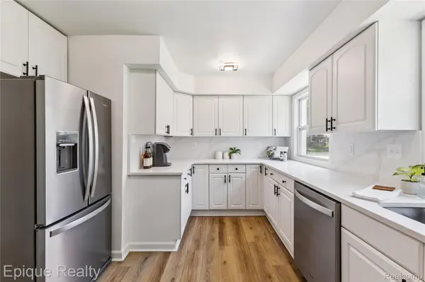 1808 W 12 Mile RD, Royal Oak, MI 48073