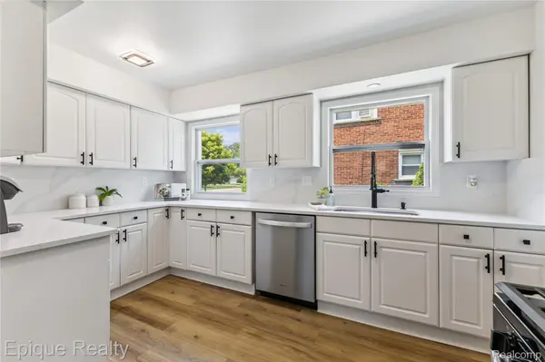 1808 W 12 Mile RD, Royal Oak, MI 48073