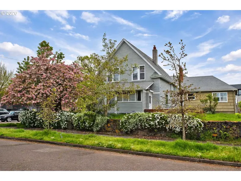 8434 SE 17TH AVE, Portland, OR 97202