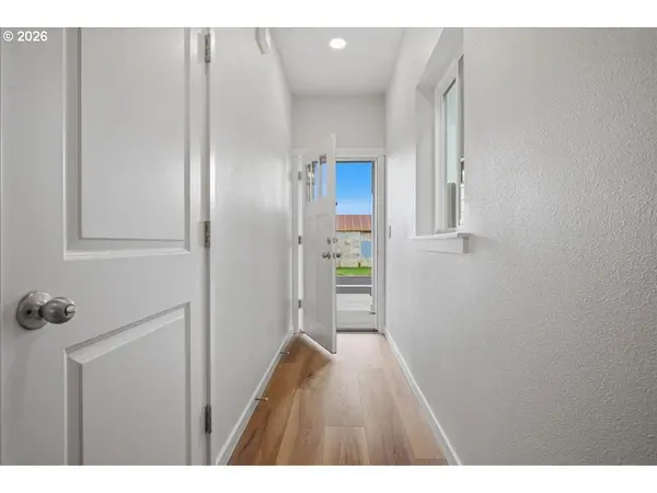 9281 E Burnside ST, Portland, OR 97216