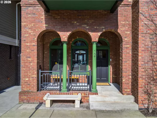 Portland, OR 97239,121 SW GIBBS ST