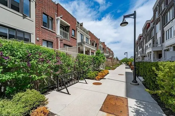 125 Long Branch AVE #10, Toronto W06, ON M8W 0A9