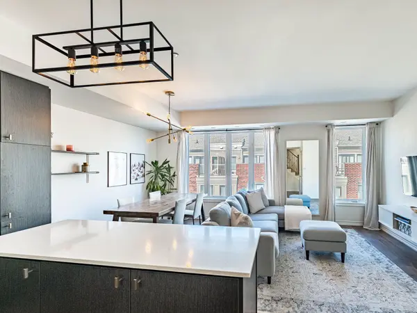 125 Long Branch AVE #10, Toronto W06, ON M8W 0A9