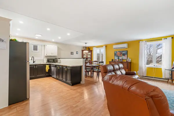 200 Ellen AVE, Cornwall, ON K6J 3L7