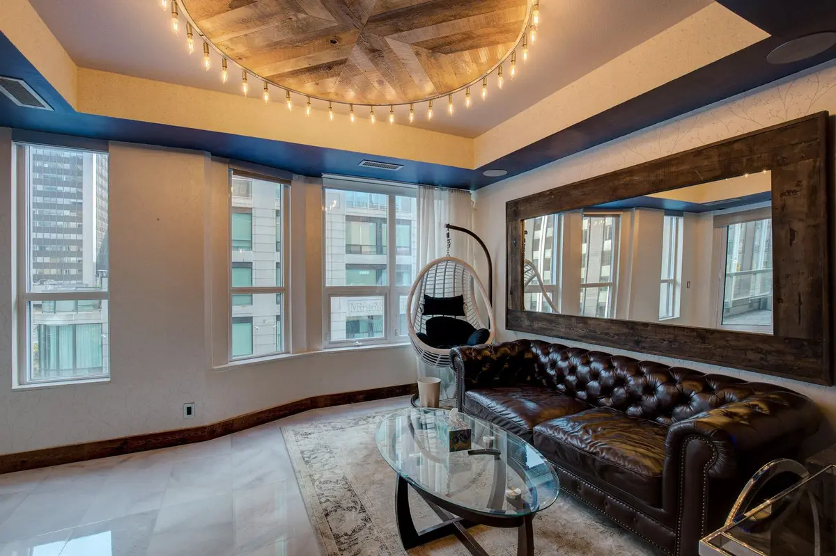 68 Yorkville AVE #301, Toronto C02, ON M5R 3V7