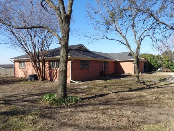 612 S Files Street, Itasca, TX 76055