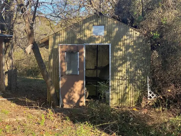 207 Mill Street, Lone Oak, TX 75453