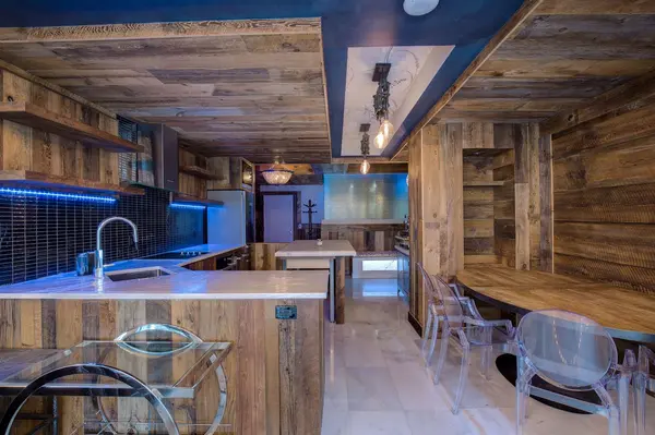 68 Yorkville AVE #301, Toronto C02, ON M5R 3V7