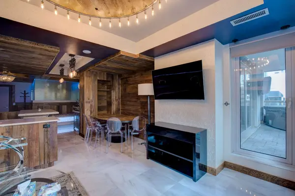 68 Yorkville AVE #301, Toronto C02, ON M5R 3V7